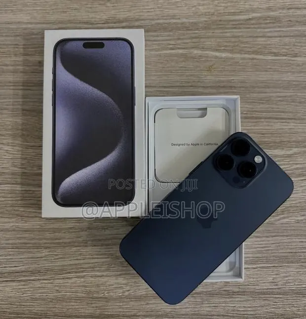 Apple iPhone 15 Pro Max 256 GB Blue · Photo 2