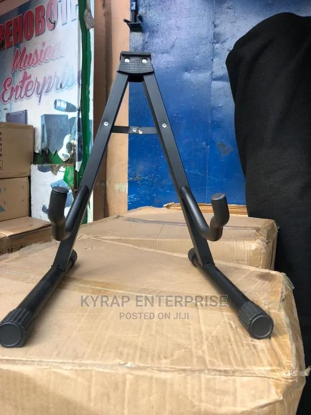 Guitar Stand · Photo 1