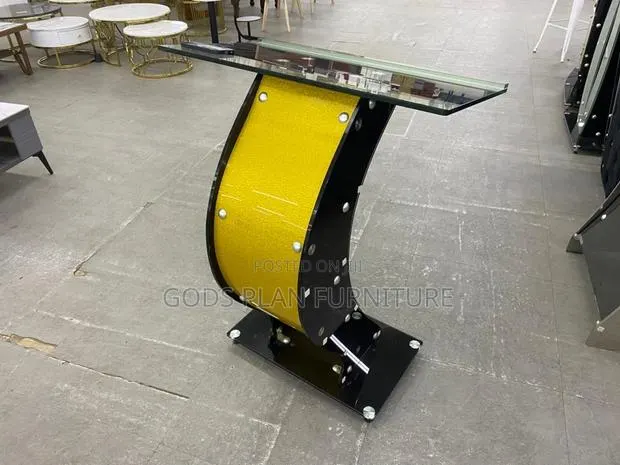 Curved Glass Pulpit · Photo 1