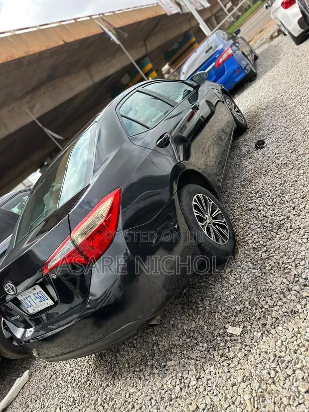 Toyota Corolla 2016 Black · Photo 1