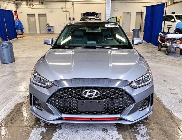 Hyundai Veloster 2019 Silver · Photo 1