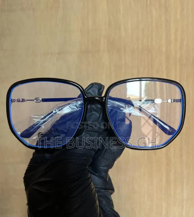 Black Eyeglasses for Women · Photo 1