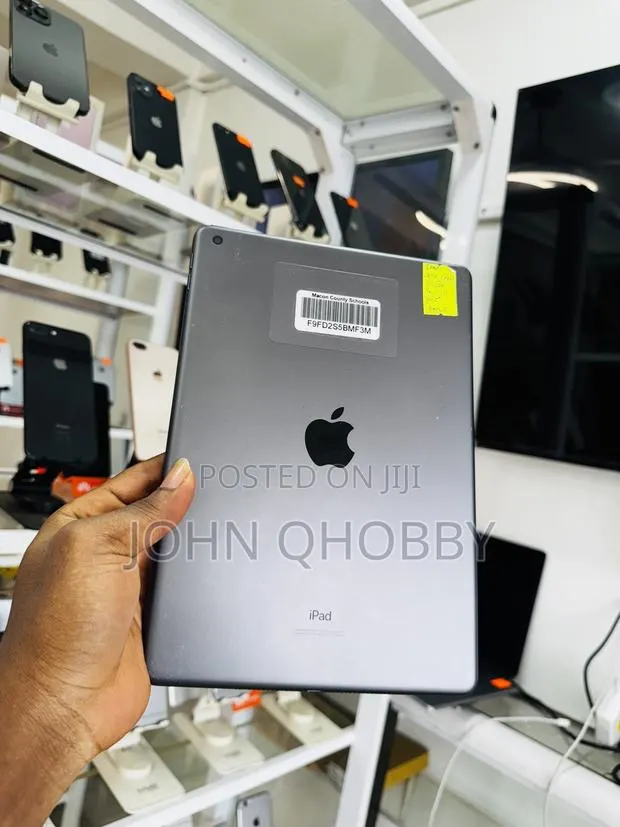 Apple iPad 10.2 (2019) 32 GB Gray · Photo 1