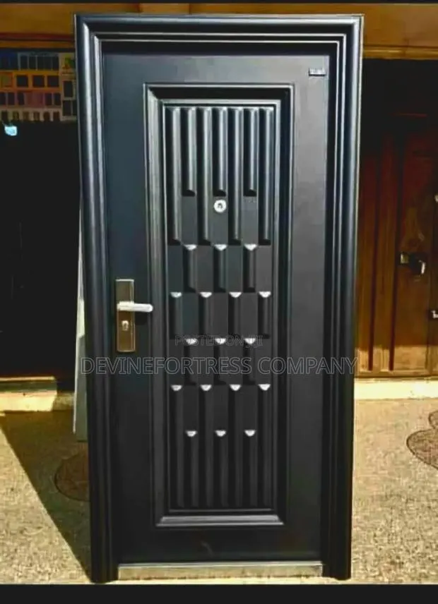 Quality Rough Black Door With Handle Amd Keys Available in Sizes · Photo 1