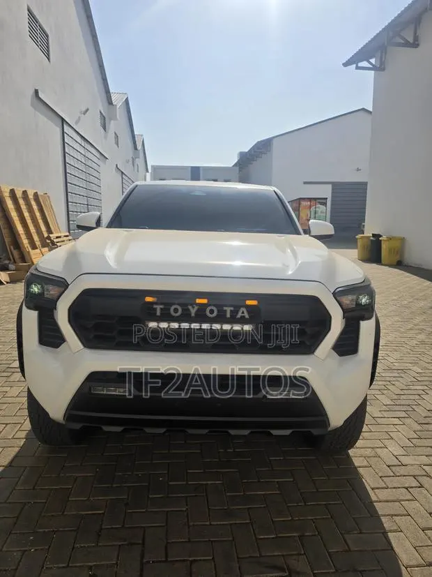 Toyota Tacoma TRD Off-Road Double Cab 4WD 5.0 ft. SB (Automatic) 2025 · Photo 1