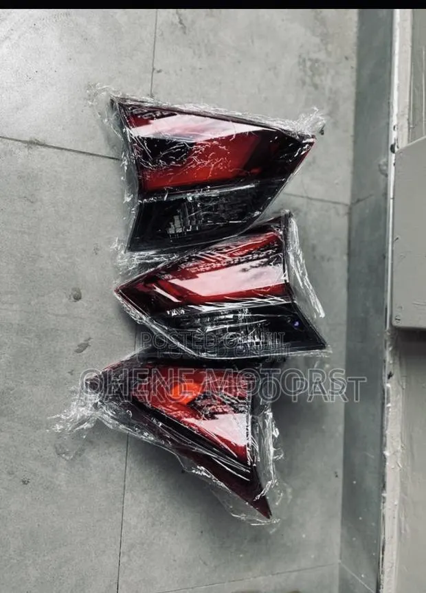 Nissan Rogue 2017-2018 Bot Light Available · Photo 1