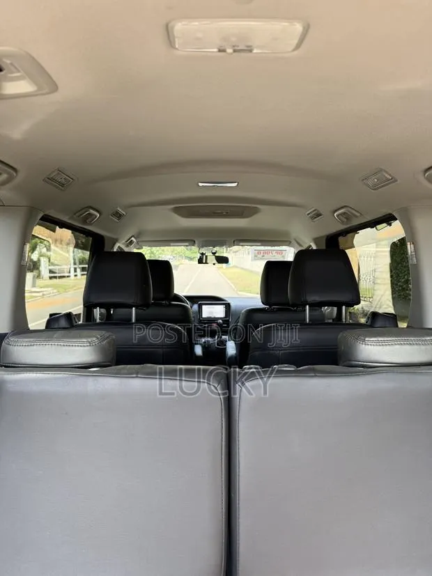 Toyota Voxy 2015 Black · Photo 1