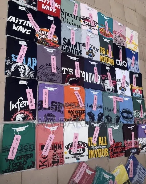 Heavy Weight Unisex T-Shirts · Photo 1
