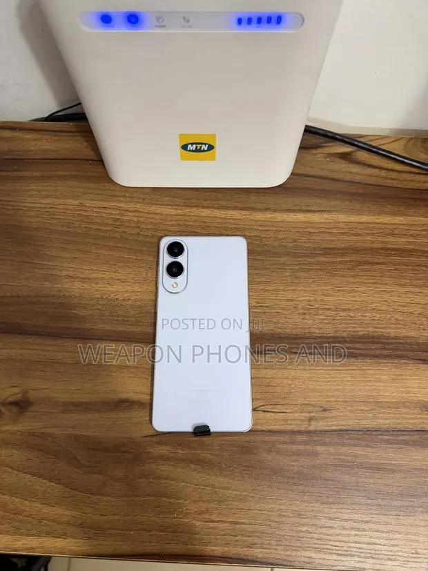 New Samsung Galaxy S25 Edge 256 GB White · Photo 1
