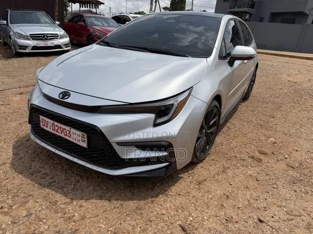 Toyota Corolla XSE 2024 Silver · Photo 1
