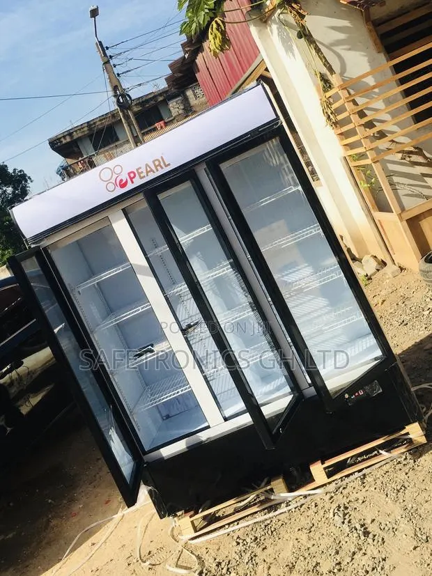 Pearl Display 950 Liters 3 Doors PVC-150 Glass · Photo 1