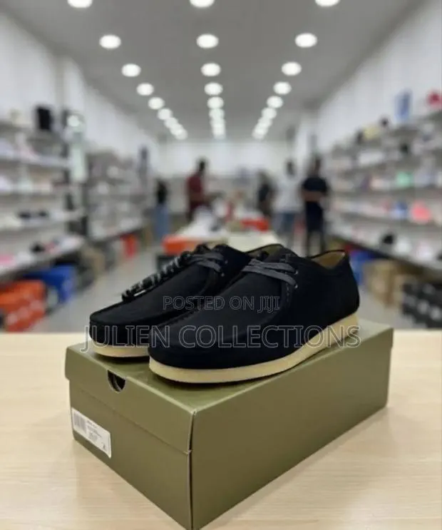 Original Clarks Pu Black Cream · Photo 1