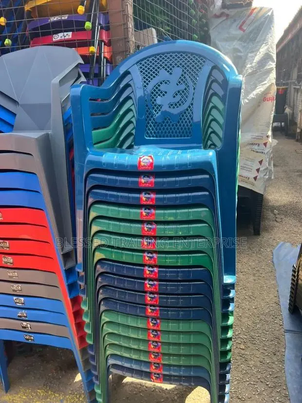 Durable Plastic Chairs for Events · Photo 1