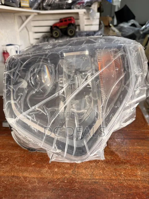 Hyundai Santafe 2019-2020 Headlight · Photo 1