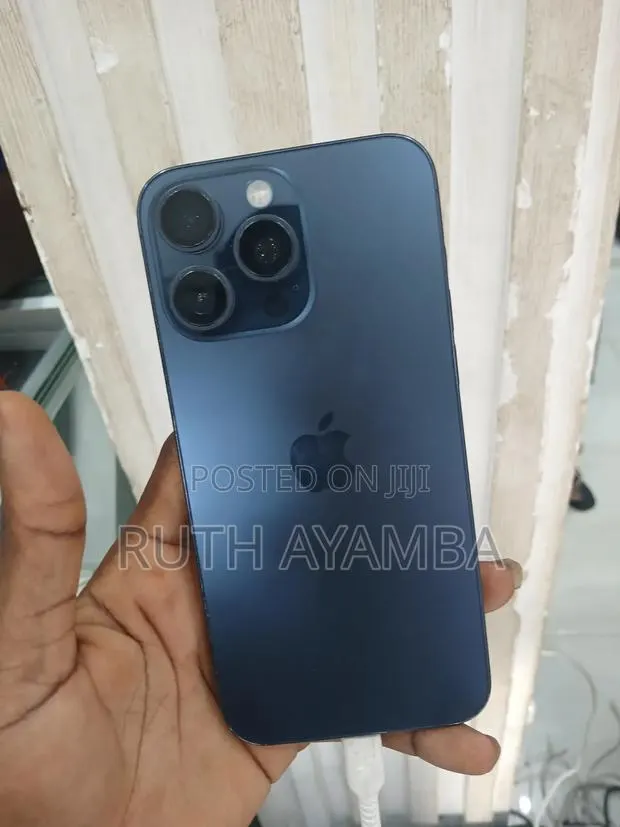 Apple iPhone 15 Pro Max 256 GB Gray · Photo 1