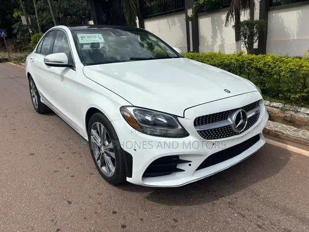 Mercedes-Benz C300 Luxury 4matic Sedan AWD (2.0L 4cyl 7A) 2017 White · Photo 1