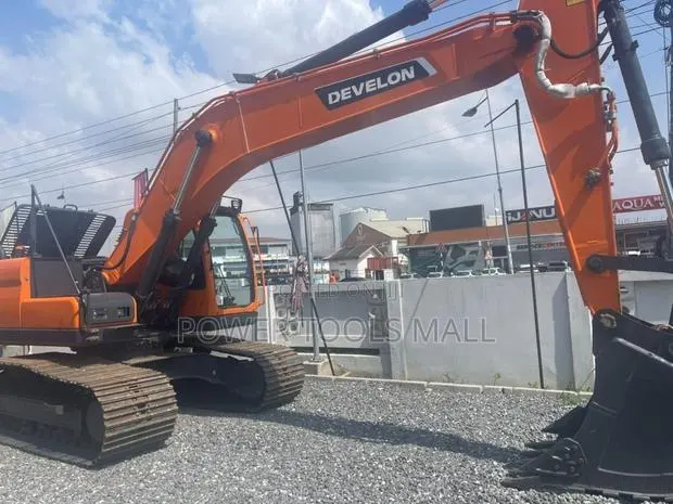 Develon DX220 Excavator · Photo 1
