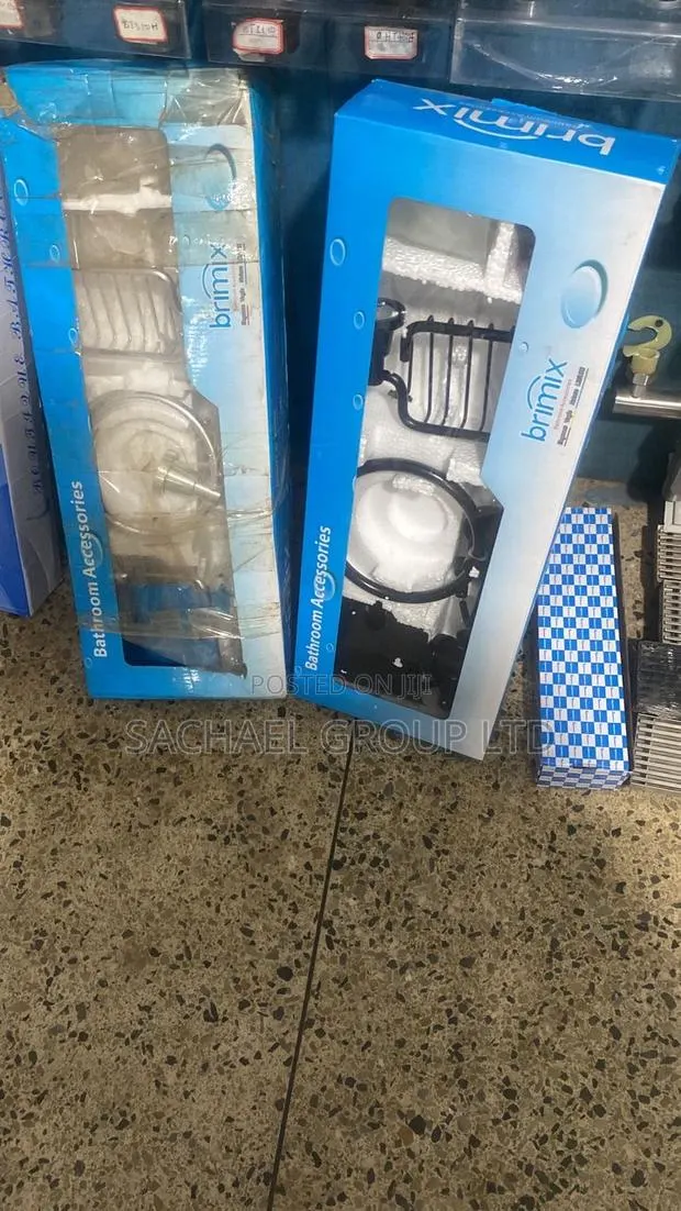 Bathroom Accessories Set · Photo 1
