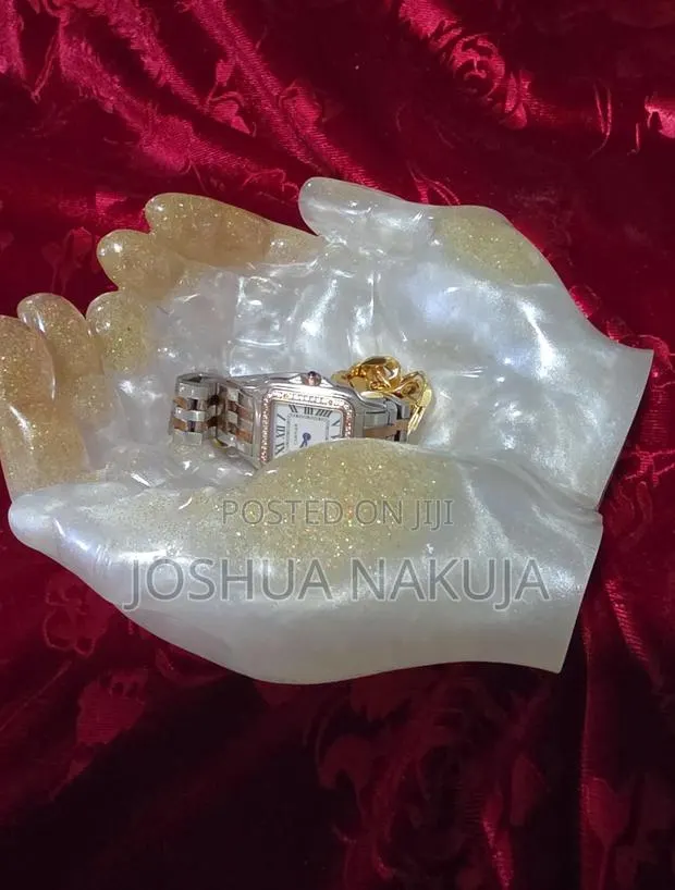 Golden Touch/Desk Display · Photo 1