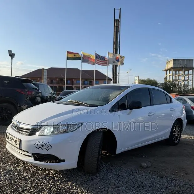 Honda Civic LX 4dr Sedan (1.8L 4cyl CVT) 2014 White · Photo 1
