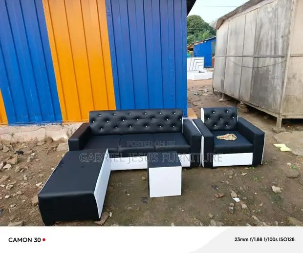 Chesterfield L Shape Sofa Seats · Photo 1