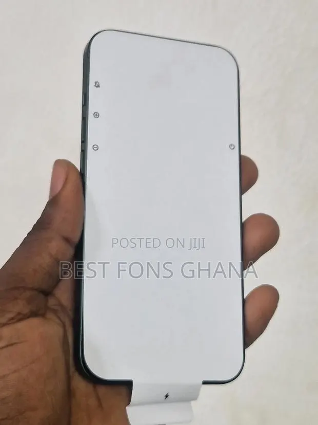 Apple iPhone 13 128 GB · Photo 1