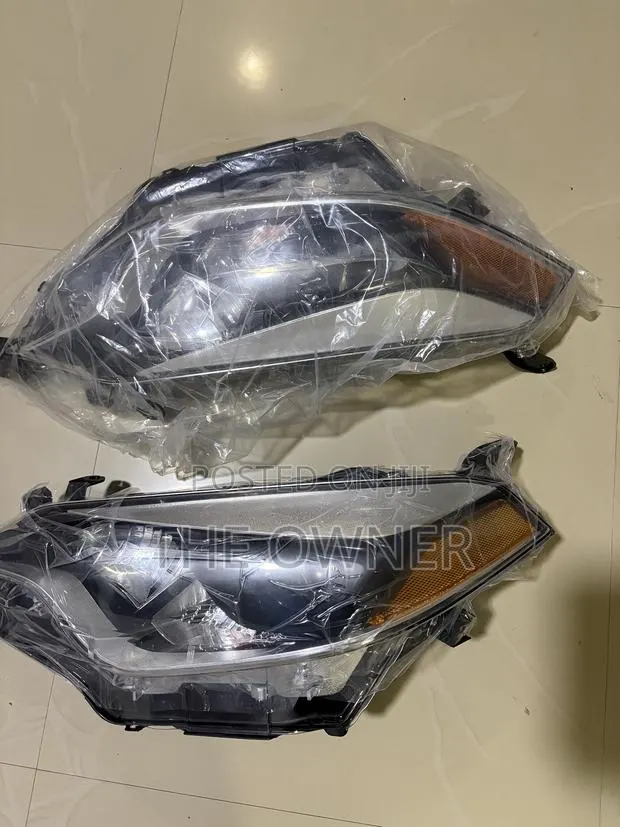 2014 to 2016 Toyota Corolla Headlights · Photo 1