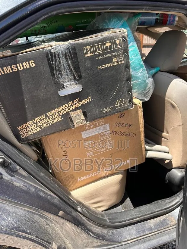 Samsung Odyssey G9 · Photo 1