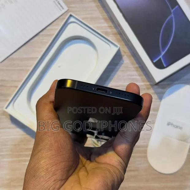 Apple iPhone 16 Pro 256 GB Black · Photo 1