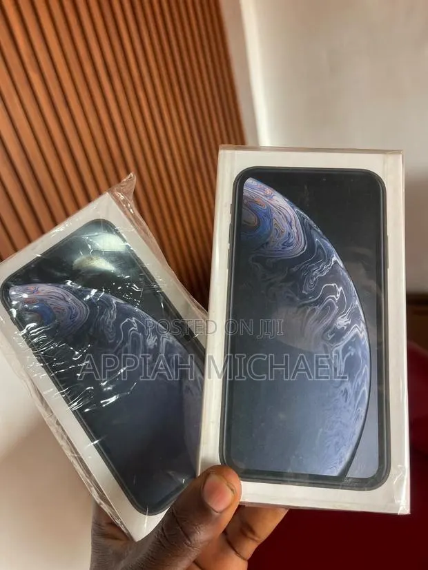 New Apple iPhone XR 128 GB Black · Photo 1