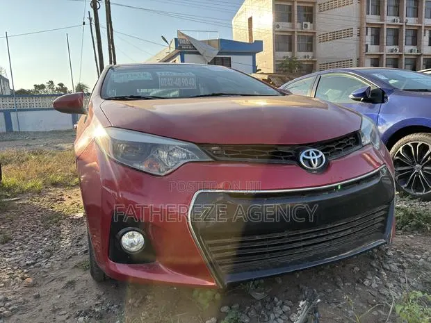 Toyota Corolla LE Eco 4dr Sedan (1.8L 4cyl CVT) 2016 Red · Photo 1
