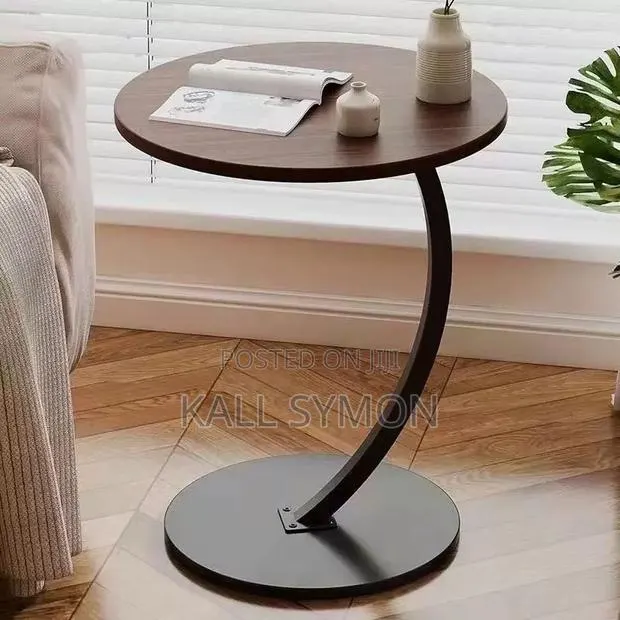 Small Table Bedroom / Coffee Table · Photo 1