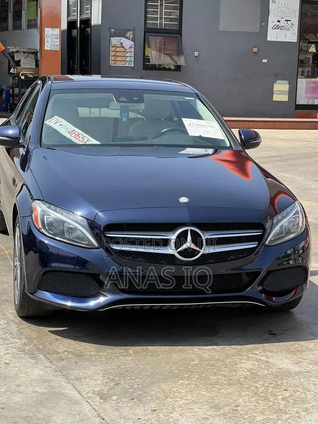Mercedes-Benz C300 Luxury 4matic Sedan AWD (2.0L 4cyl 7A) 2017 Blue · Photo 1