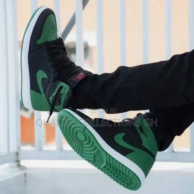 Nike Jordan 1 Pine Green · Photo 1