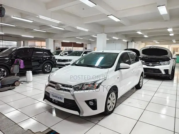 Toyota Yaris L Hatchback 5dr 2017 White · Photo 1