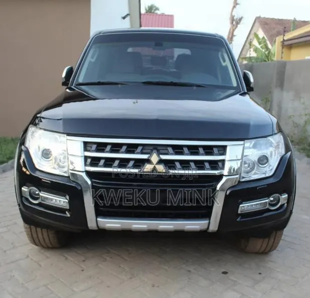 Mitsubishi Pajero 2013 Black · Photo 4