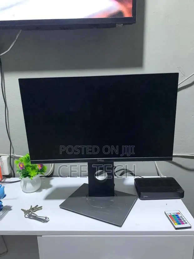 22inches Dell Monitor for Going for Cool Price · Photo 1