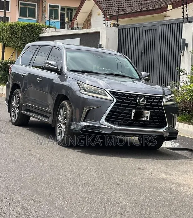 Lexus LX 570 AWD 2017 Gray · Photo 1