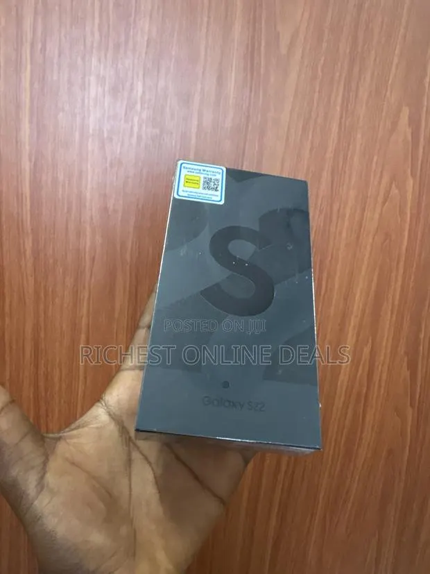 New Samsung Galaxy S22 5G 128 GB Black · Photo 1