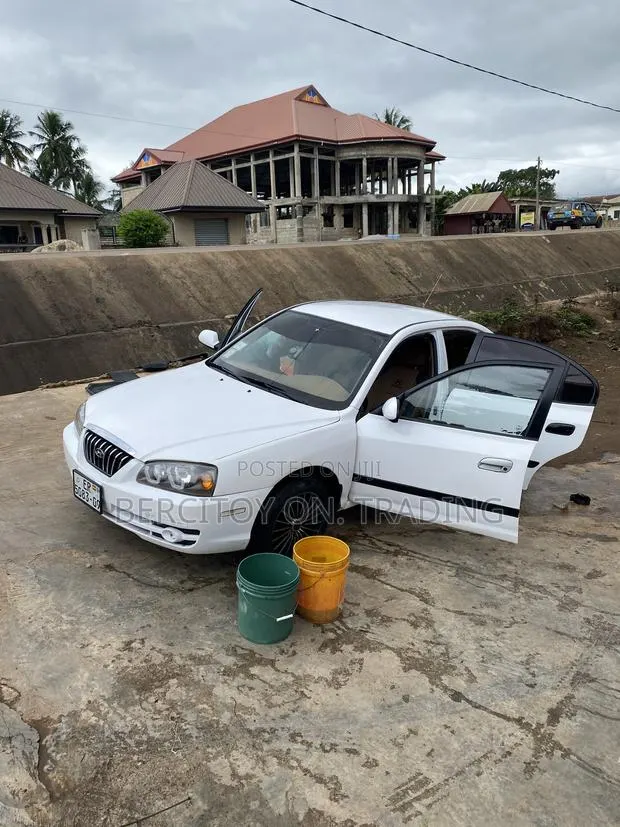 Hyundai Elantra 1.6 GLS 2005 White · Photo 1