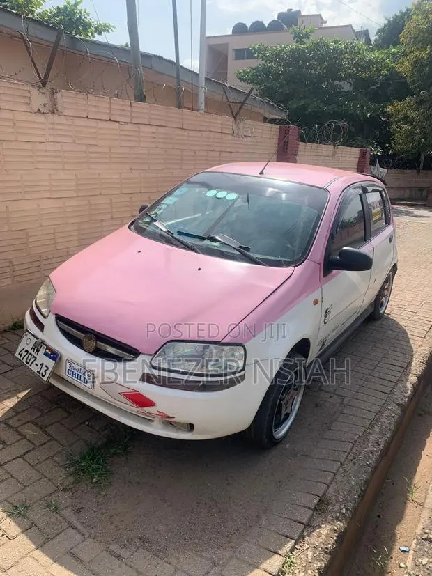 Chevrolet Aveo 1.4 Hatchback 3dr 2011 Pink · Photo 1
