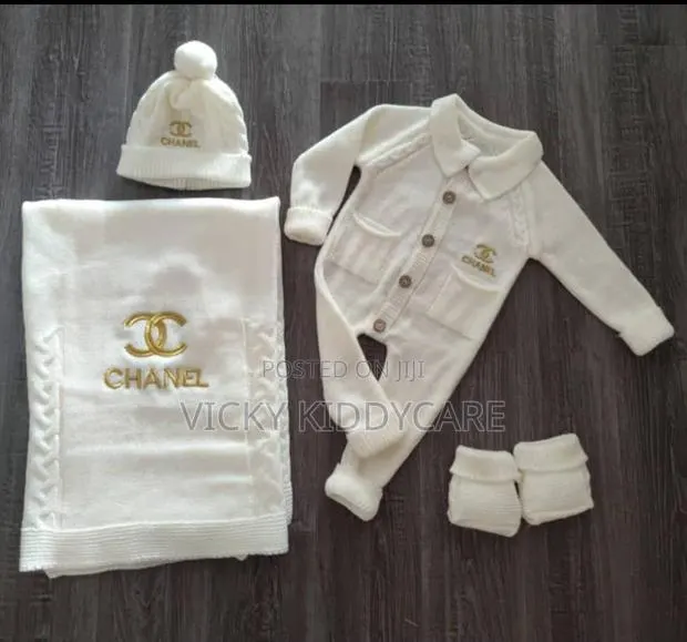 Chanel or Dior Unisex Gift Set · Photo 1