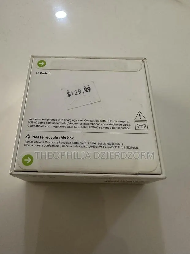 Apple AirPods 4 · Photo 1