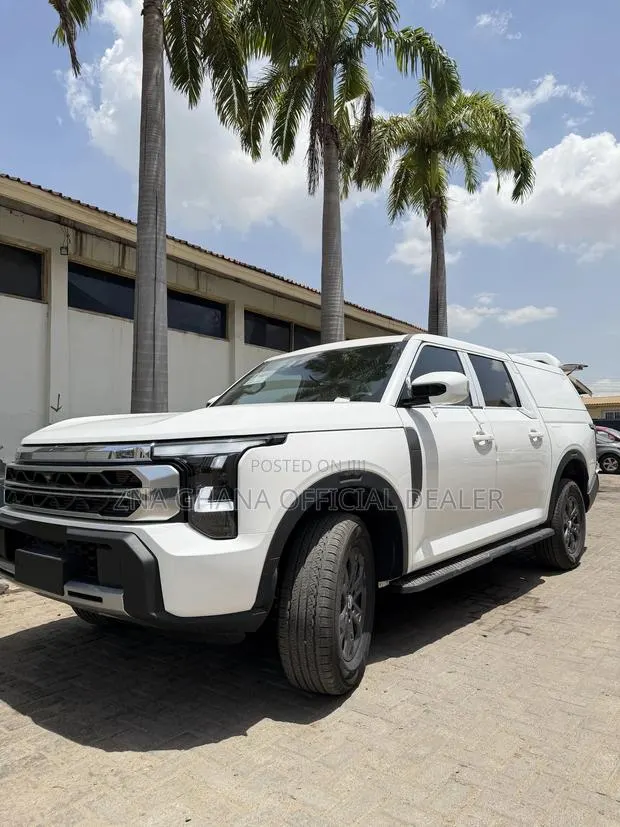 New Nissan Z9 2.3T Diesel 4WD 2025 White · Photo 1