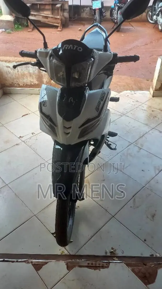 Motorcycle 2025 White · Photo 3
