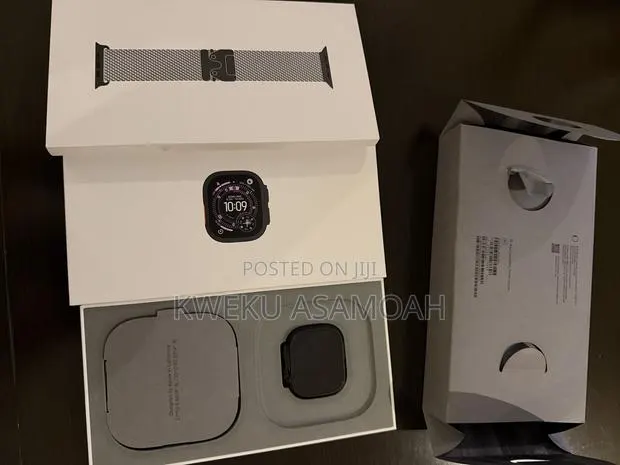 Apple Watch Ultra 3 Black Titanium Milanese · Photo 1