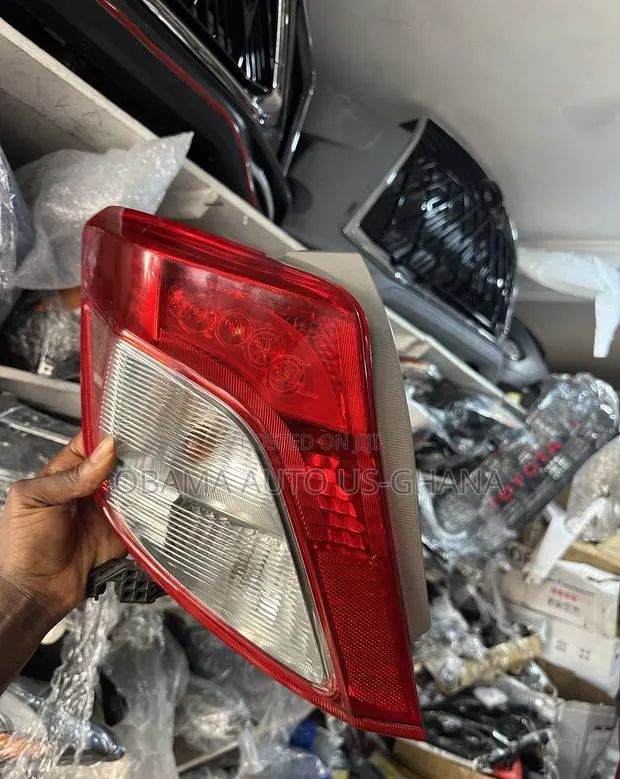 Toyota Vitz Taillight 2012 2013 2014 Hatchback LED Tail Lights · Photo 1
