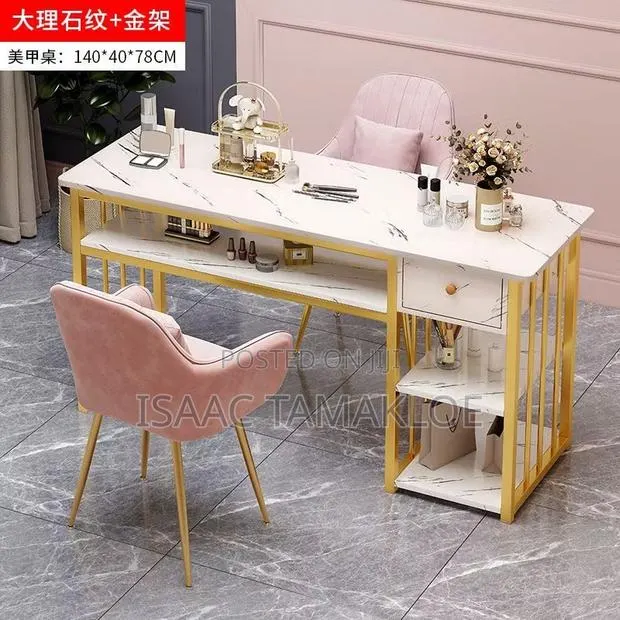 Manicure Table With 2 Chairs · Photo 1