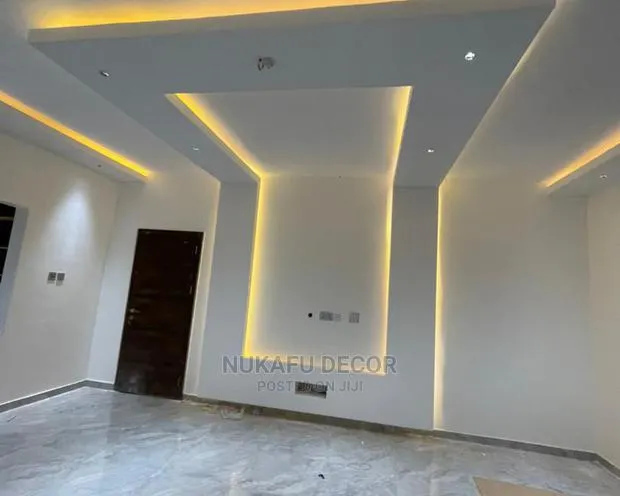 Pop Ceiling and Walls Decorations · Photo 1
