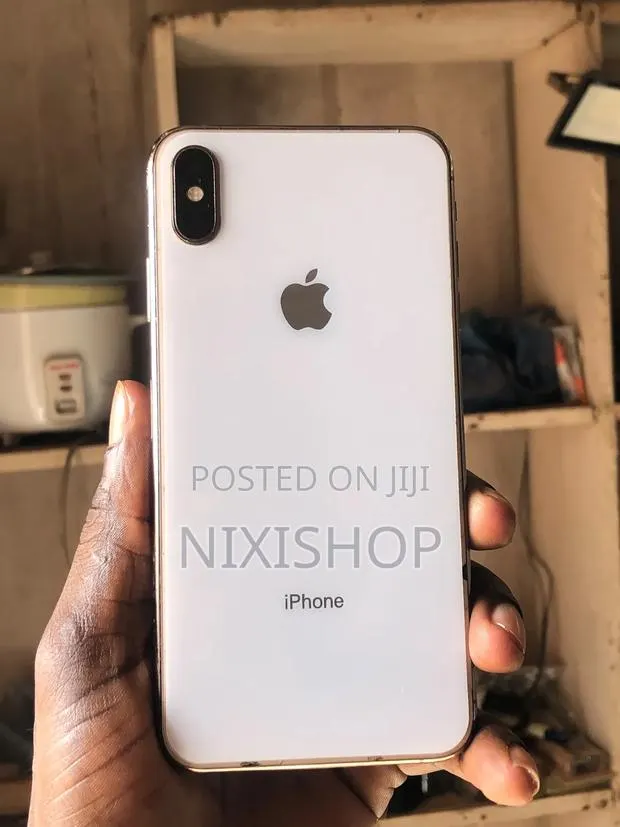 Apple iPhone XS Max 64 GB Gold · Photo 1